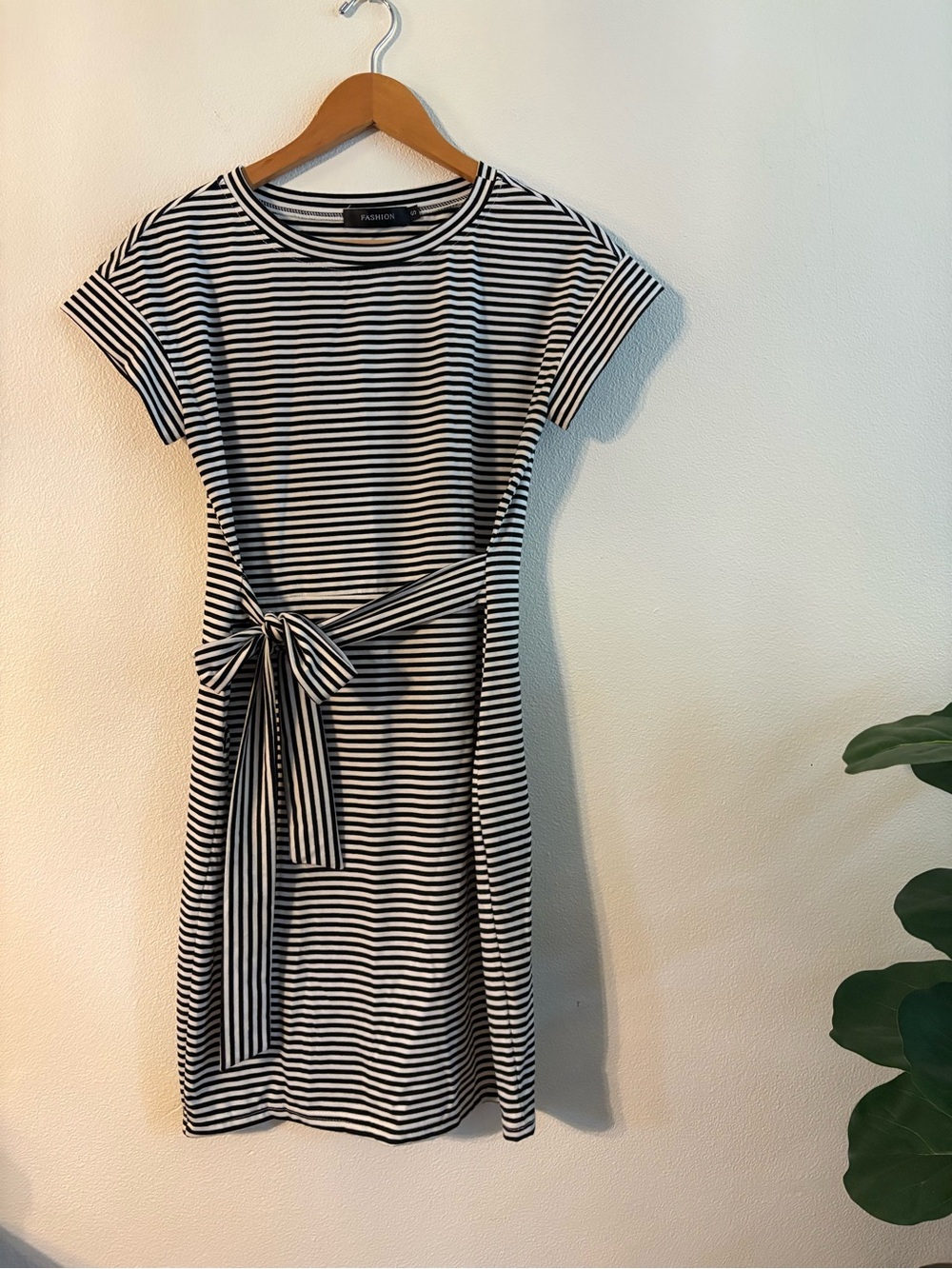 Striped Tie-Waist Casual Dress - Black & White